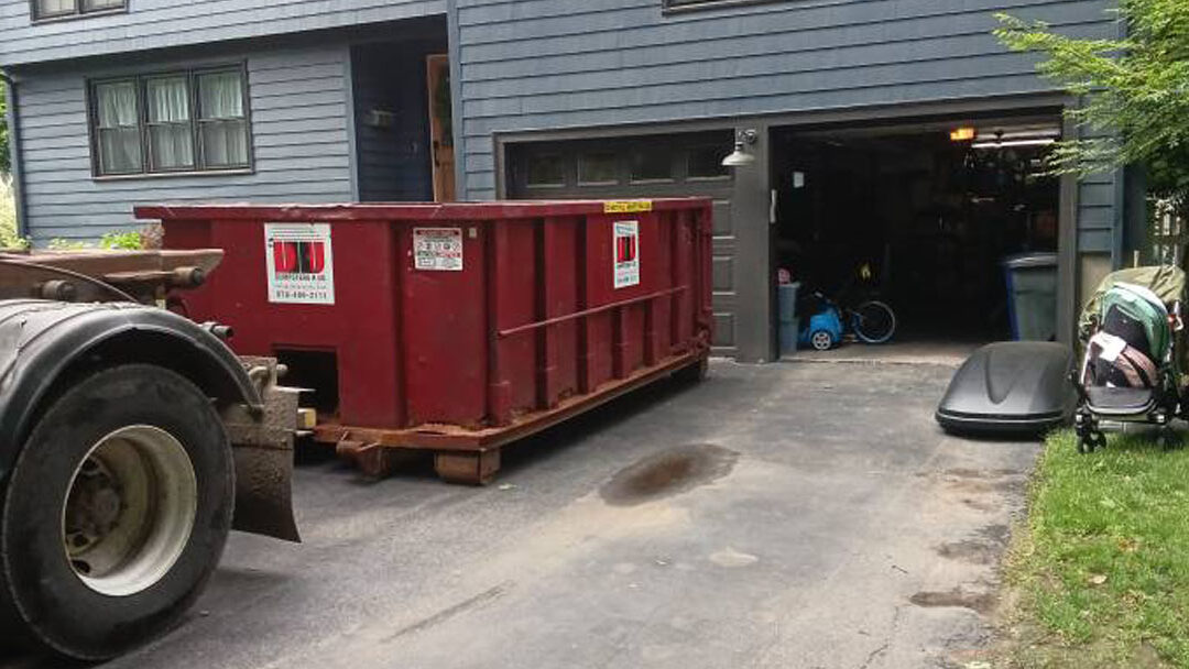 Make your Lynnfield, MA decluttering project completely stress-free! Dumpsters R Us, Inc dropped off a 10-yard, 1.5-ton max dumpster, providing the perfect size for heavy home cleanouts.