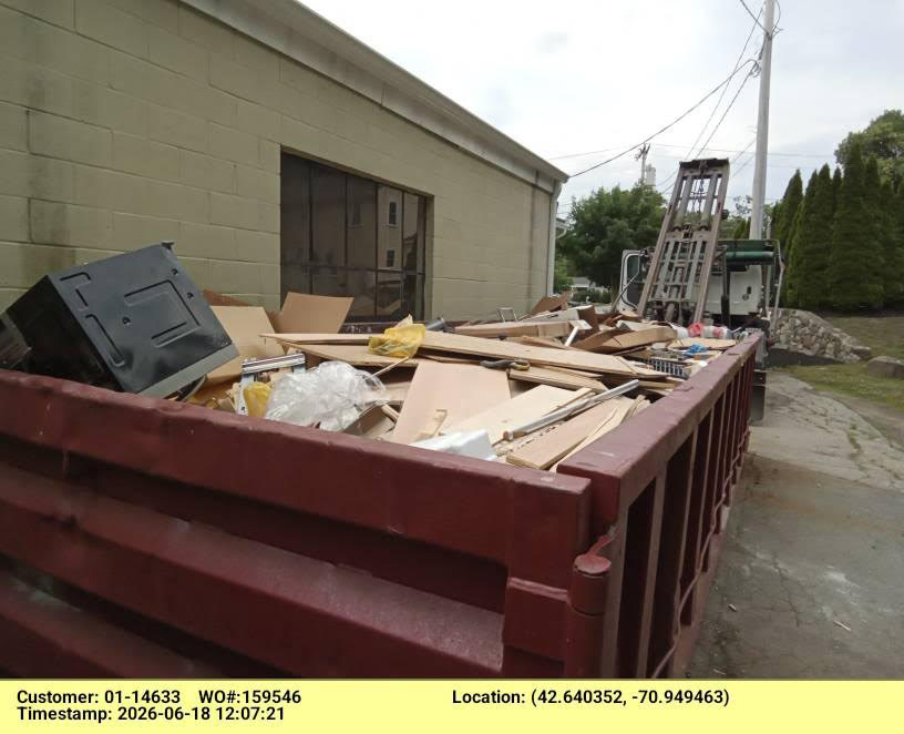 This week, our team executed a seamless 20 yard dumpster swap for a residential construction project in Topsfield, MA (01983), reaffirming our commitment to prompt, professional service.