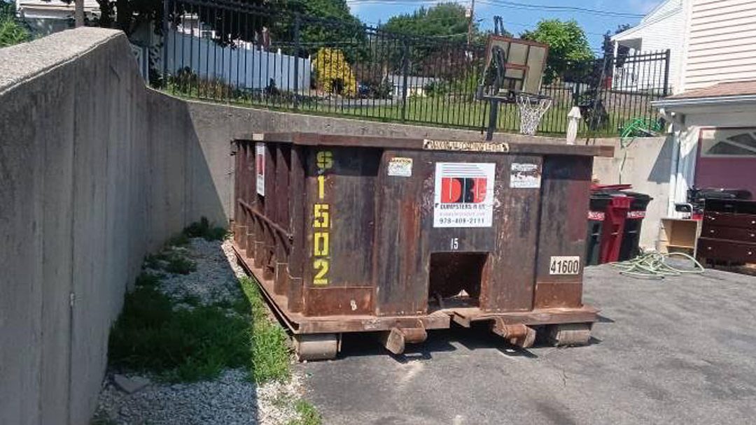 10 Yard Dumpster Rental in Lawrence, MA for a Full Home Clean-out | Dumpsters R Us, Inc